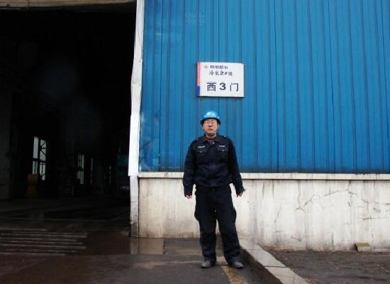 鞍鋼股份冷軋廠---2號生產(chǎn)線實地提貨現(xiàn)場圖片，由裝貨協(xié)調(diào)員王呈新負責業(yè)務(wù)