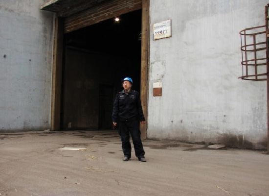 鞍鋼股份熱軋帶鋼廠1780生產(chǎn)線---提貨現(xiàn)場照片，由裝貨協(xié)調(diào)員王呈新負責業(yè)務(wù) 