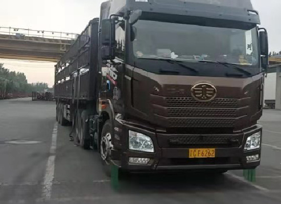 鋼都物流公司給鞍鋼客戶裝載鋼卷到全國(guó)各地廠家！