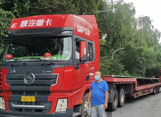 鋼都物流公司給鞍鋼客戶裝載鋼板到全國(guó)各地廠家！