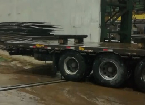 鋼都物流公司給鞍鋼客戶裝載鋼板到全國各地廠家！