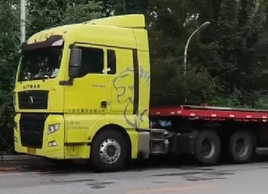 鋼都物流公司給鞍鋼客戶裝載鋼板到全國各地廠家！