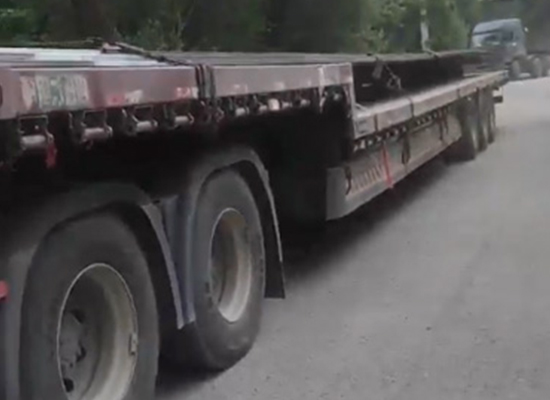 鋼都物流公司給鞍鋼客戶裝載鋼板到全國各地廠家！