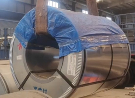 鋼都物流公司給鞍鋼客戶裝載鋼卷到全國各地廠家！